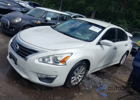 2015 Nissan Altima 2.5 S z USA, uszkodzony, nr VIN 1N4AL3AP9FC473868
